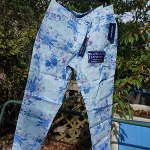 NWT:BANDOLINO: Mandie Crop Flowered jeans